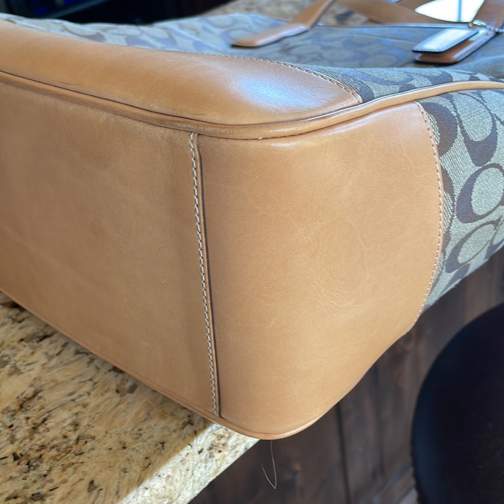 Coach tote - Picture 9 of 12